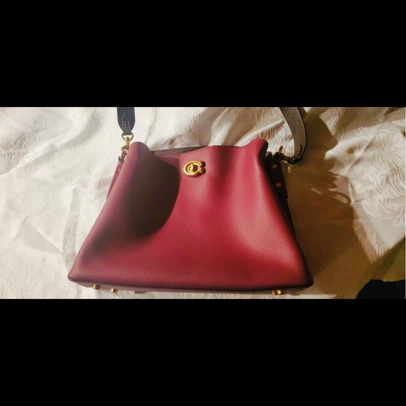 Coach Handbags - Coach Burgundy Handbag 👜